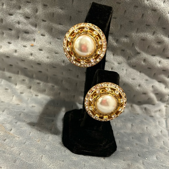 Stunning Vintage Pearl Center & Crystal Button Clip On Earrings-Boutique - Picture 2 of 9